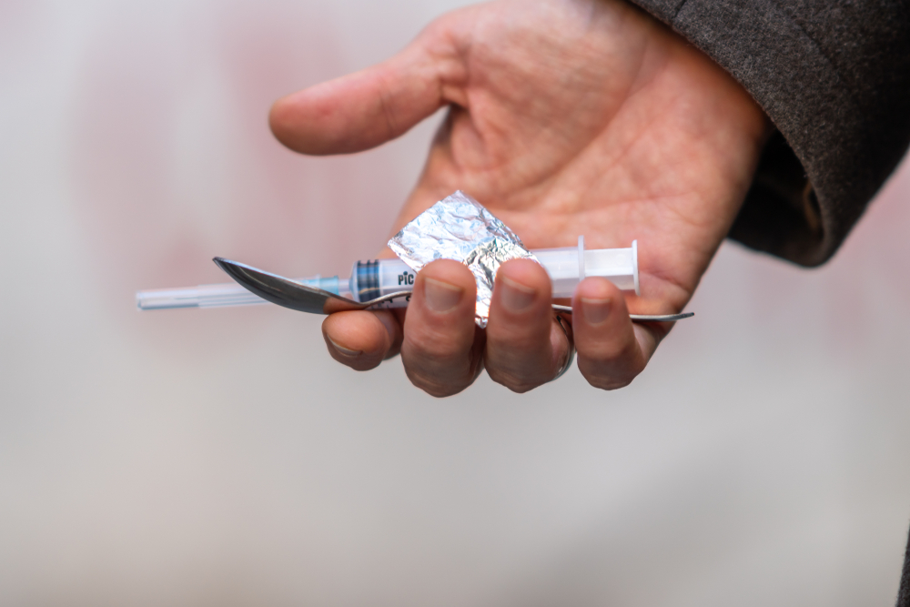 Drug users selling or giving drugs. Injecting heroine